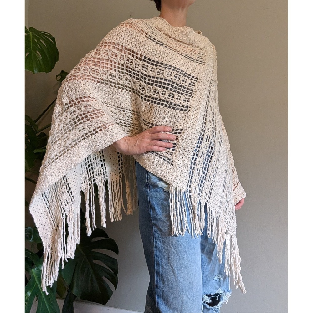 Riah Fashion Shawl Poncho Chunky Open Knit NWT Sequin Boho Festival Hippie Cream